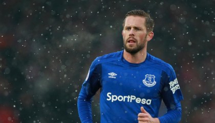 开云体育在线-世界排名争夺战之夜，爱德华兹连续得分拉开差距，改写的不只是排名