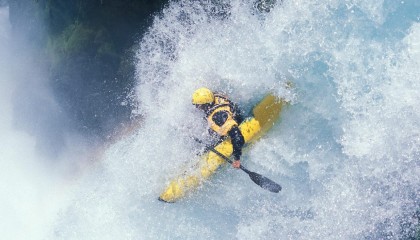 开云体育中国-爱德华兹爆发撕碎湖人防线，广东队硬仗哲学震撼NBA