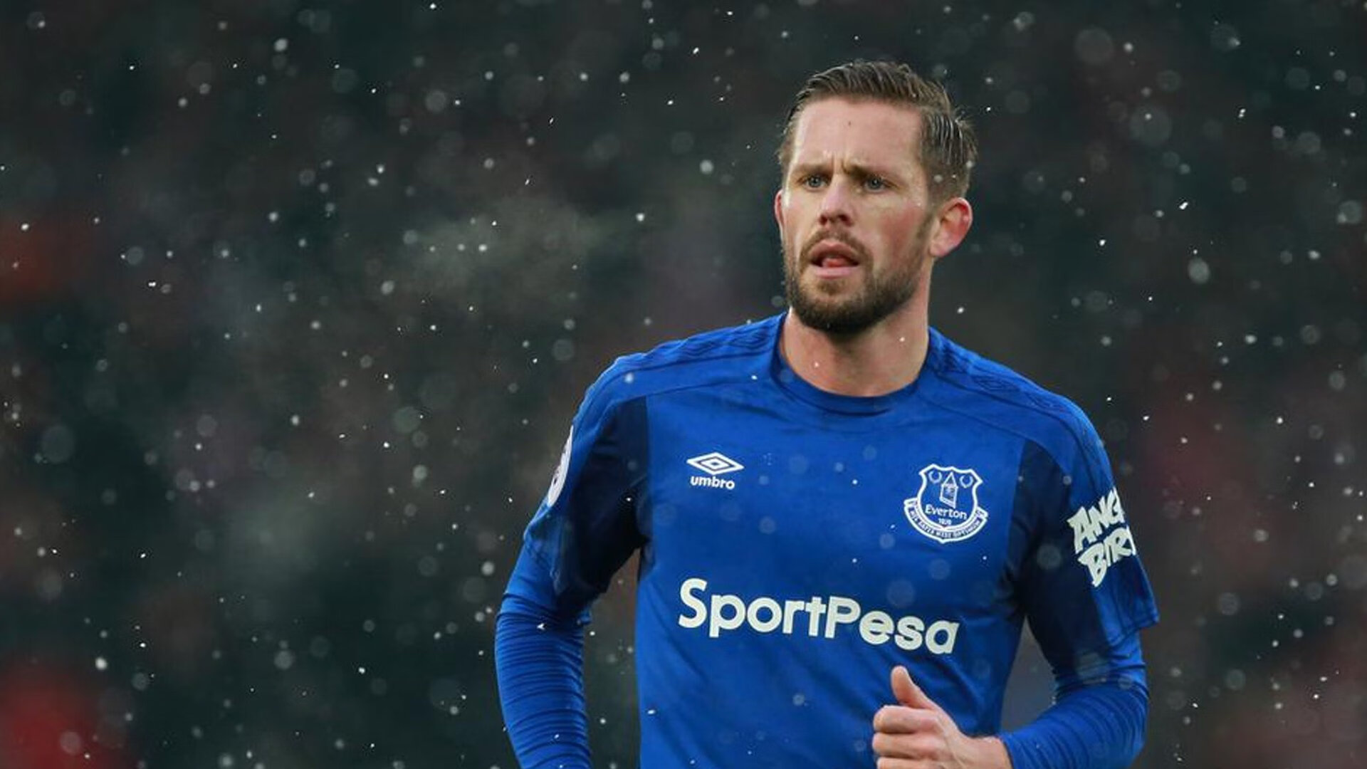 世界排名争夺战之夜,爱德华兹连续得分拉开差距,改写的不只是排名